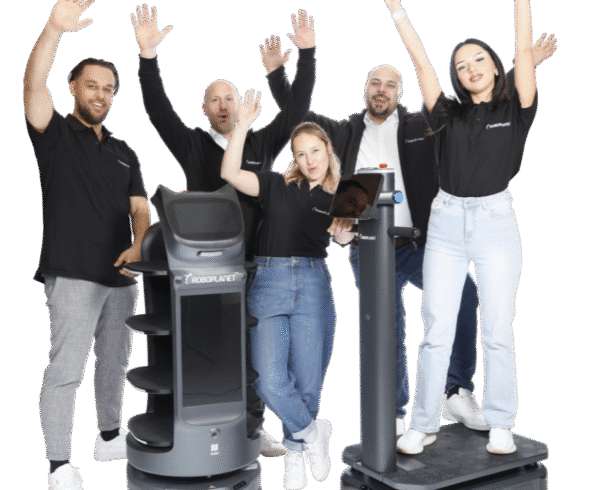 1 Jahr RoboPlanet wird gefeiert: RoboPlanet Mitarbeiter heben freudig ihre Arme in die Luft