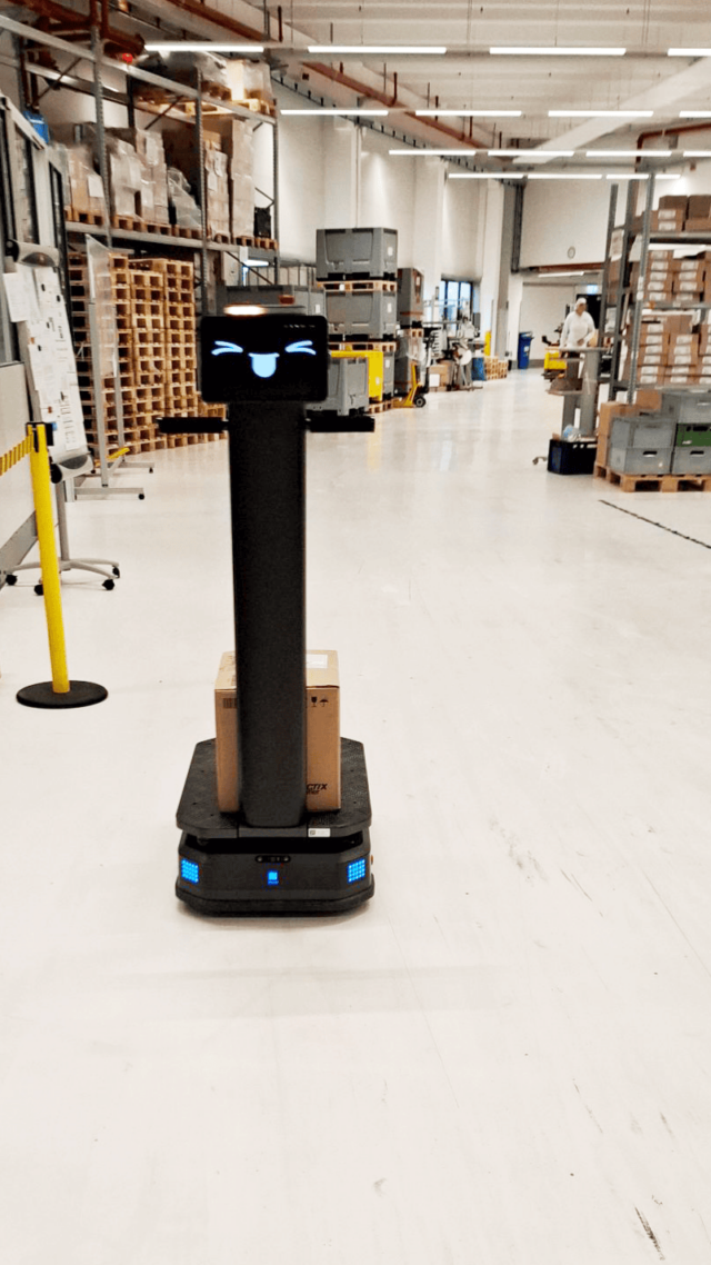 Pudu T300 Lieferroboter von RoboPlanet in einer Idustriehalle