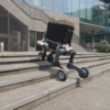 Sicherheitsroboter Inmotion Puma von RoboPlanet mit Gepaeck
